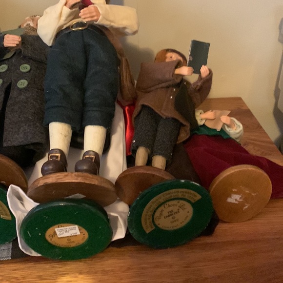 The Carolers - 9 Figures - Picture 7 of 9